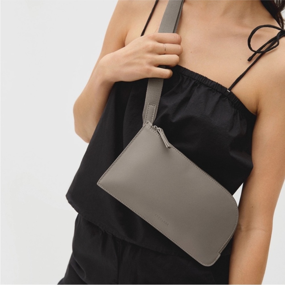 Everlane Leather Sling Bag Crossbody in Gray